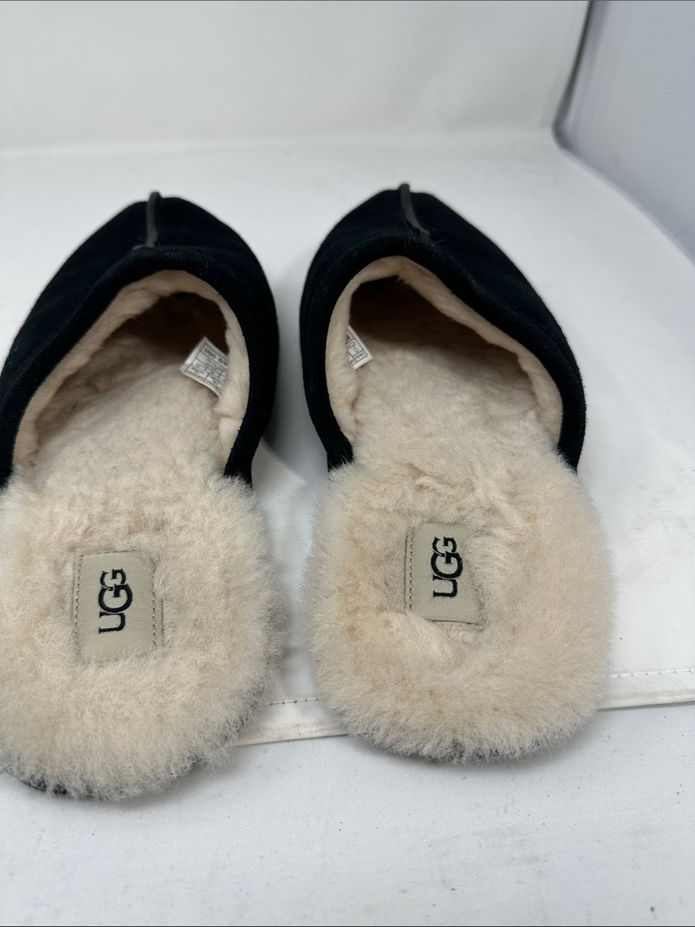 UGG Slippers Size 9 - Picture 2 of 5